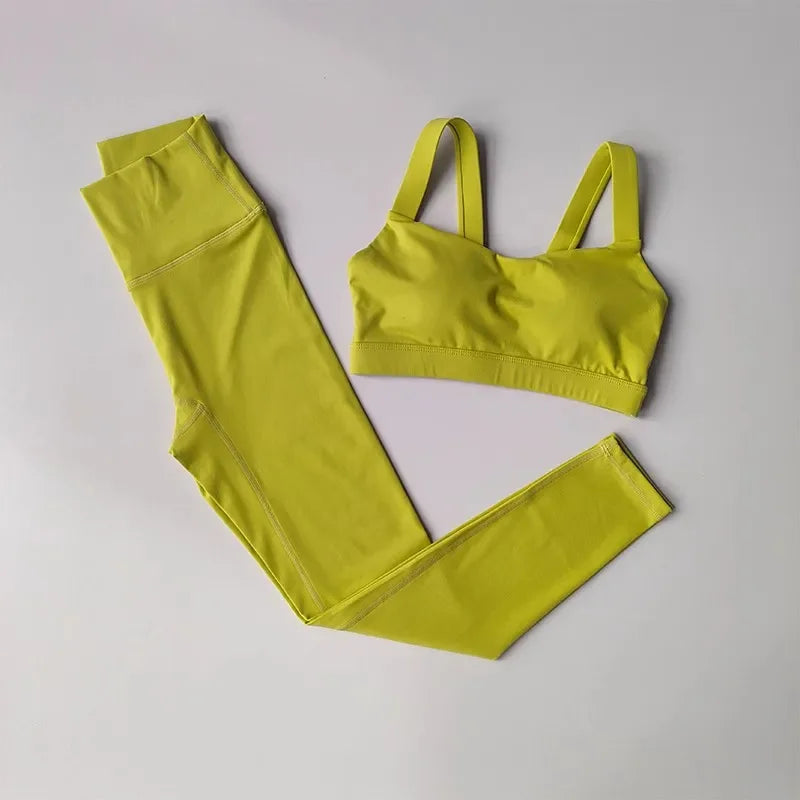 Conjunto deportivo NovaFit colores animados para mujer
