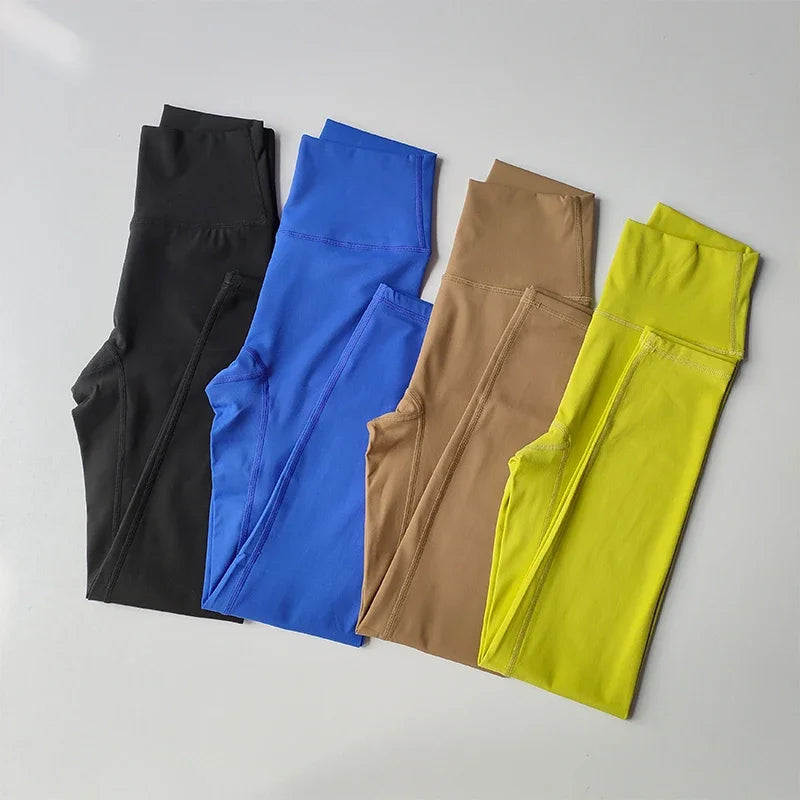 Conjunto deportivo NovaFit colores animados para mujer