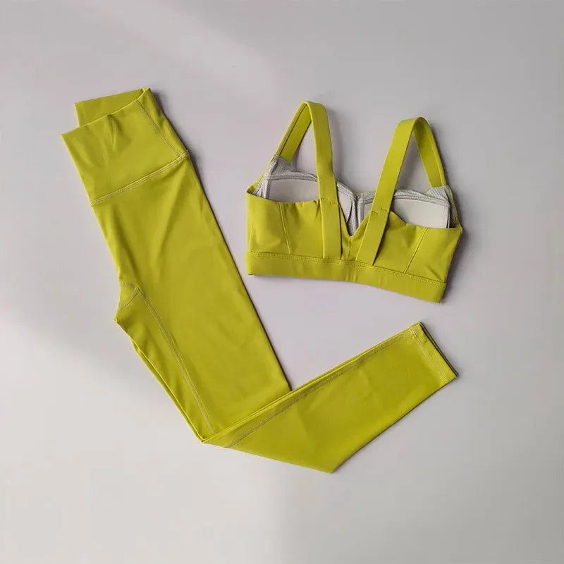 Conjunto deportivo NovaFit colores animados para mujer